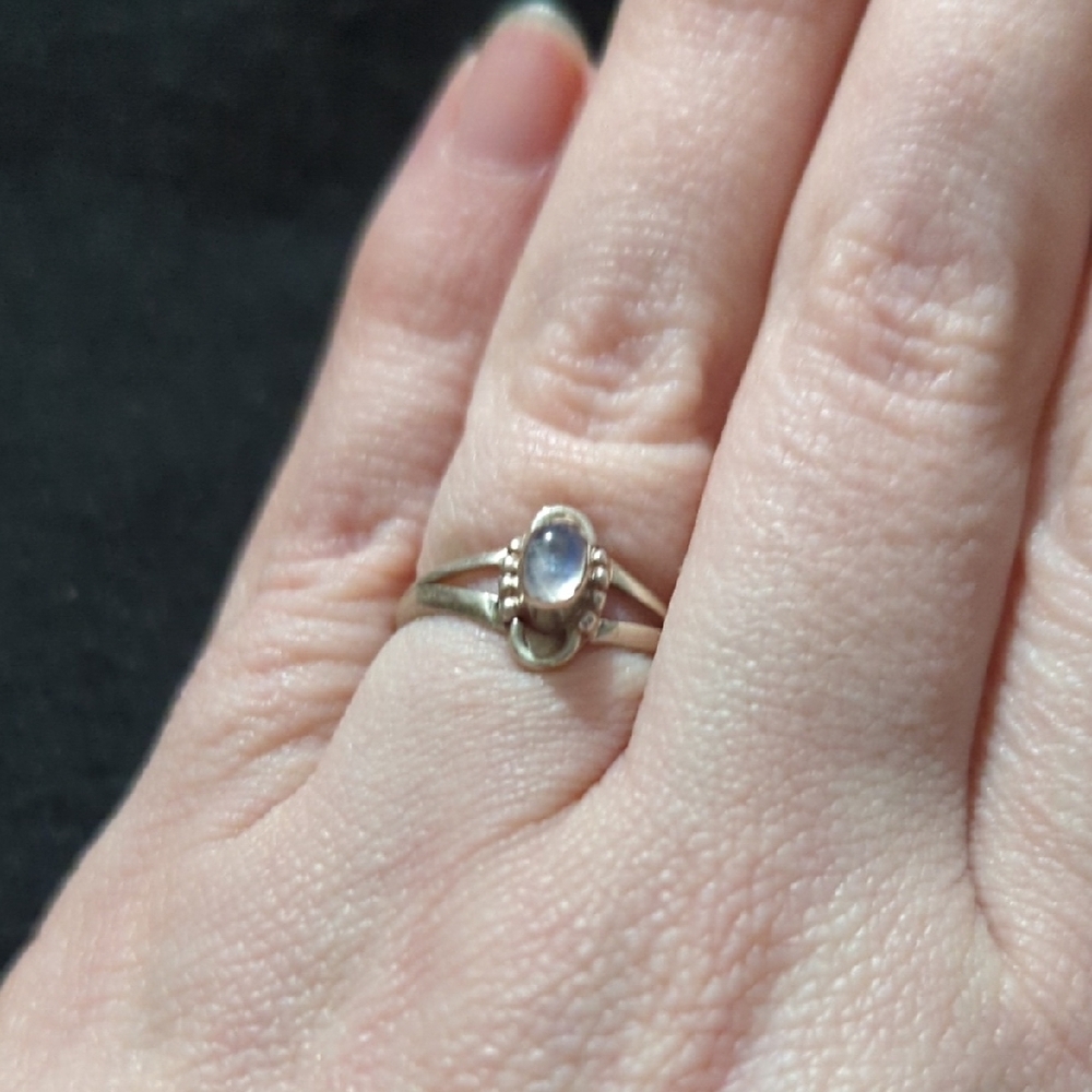 Sterling Silver White Moonstone Gemstone Dainty Delicate Statement Ring - Size 7
